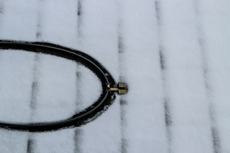 Roof Ice Dam Removal in Seattle, WA